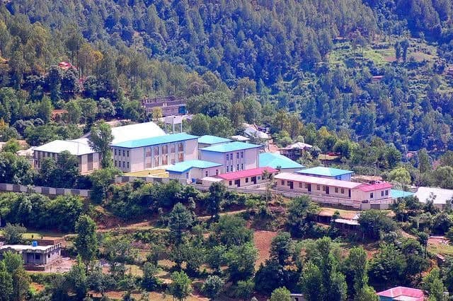 Boys' college, Thorar