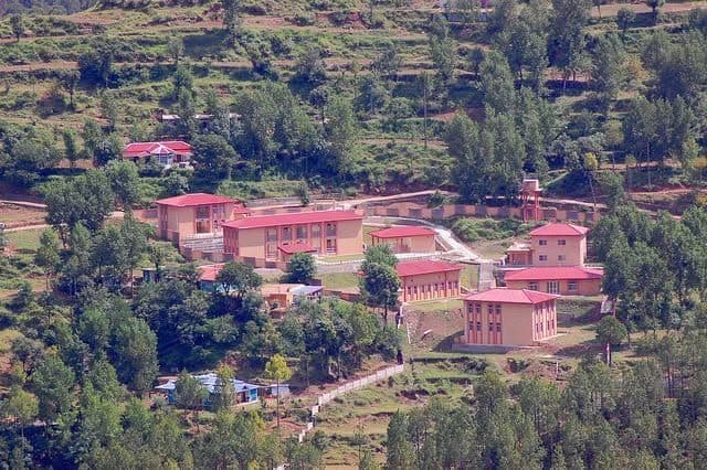 Girls' college, Thorar